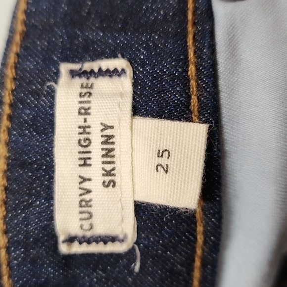 MADEWELL Curvy High-Rise Skinny Jeans in Seville Wash. - Picture 4 of 6